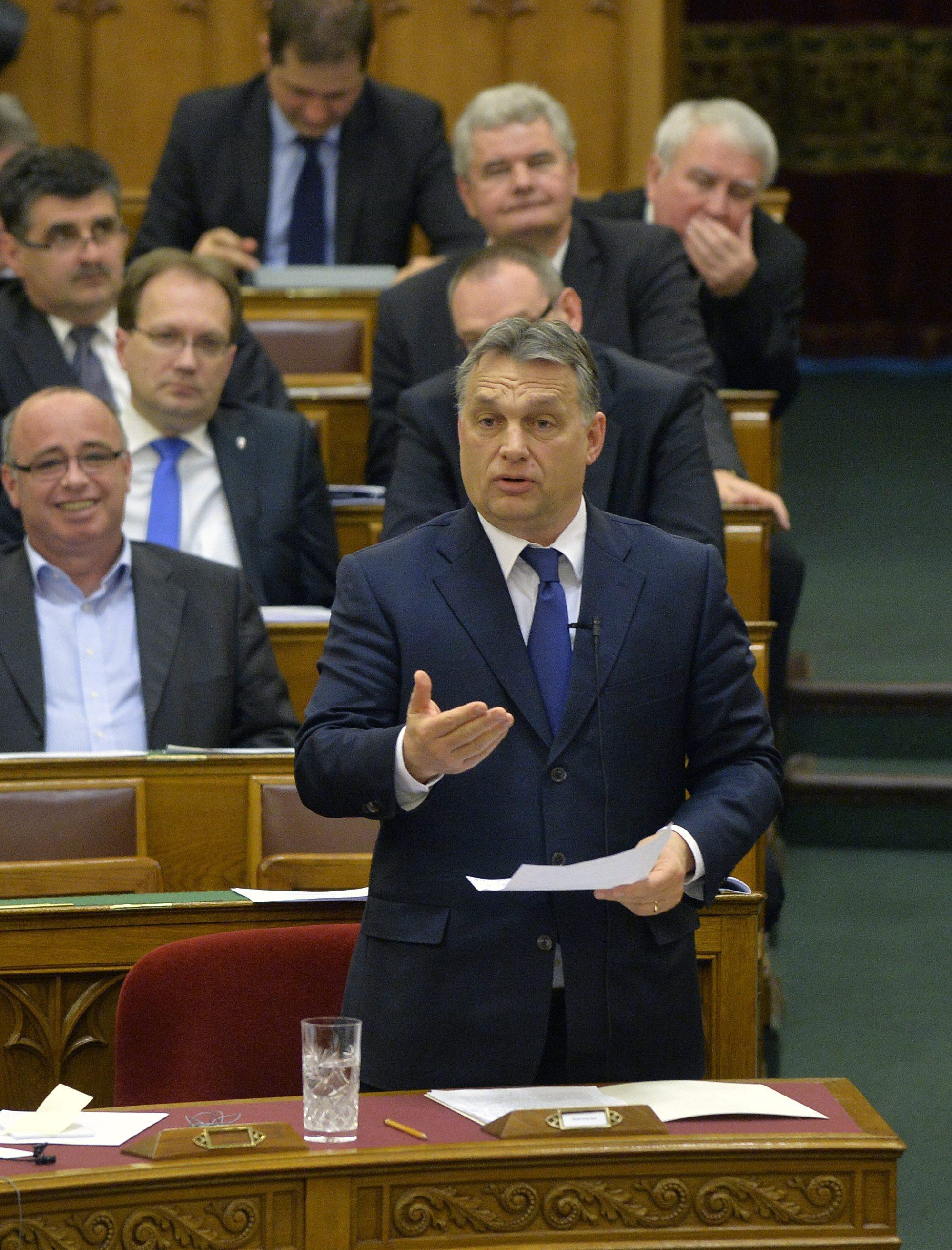 Orbán a parlamentben: Milyen Simicska??