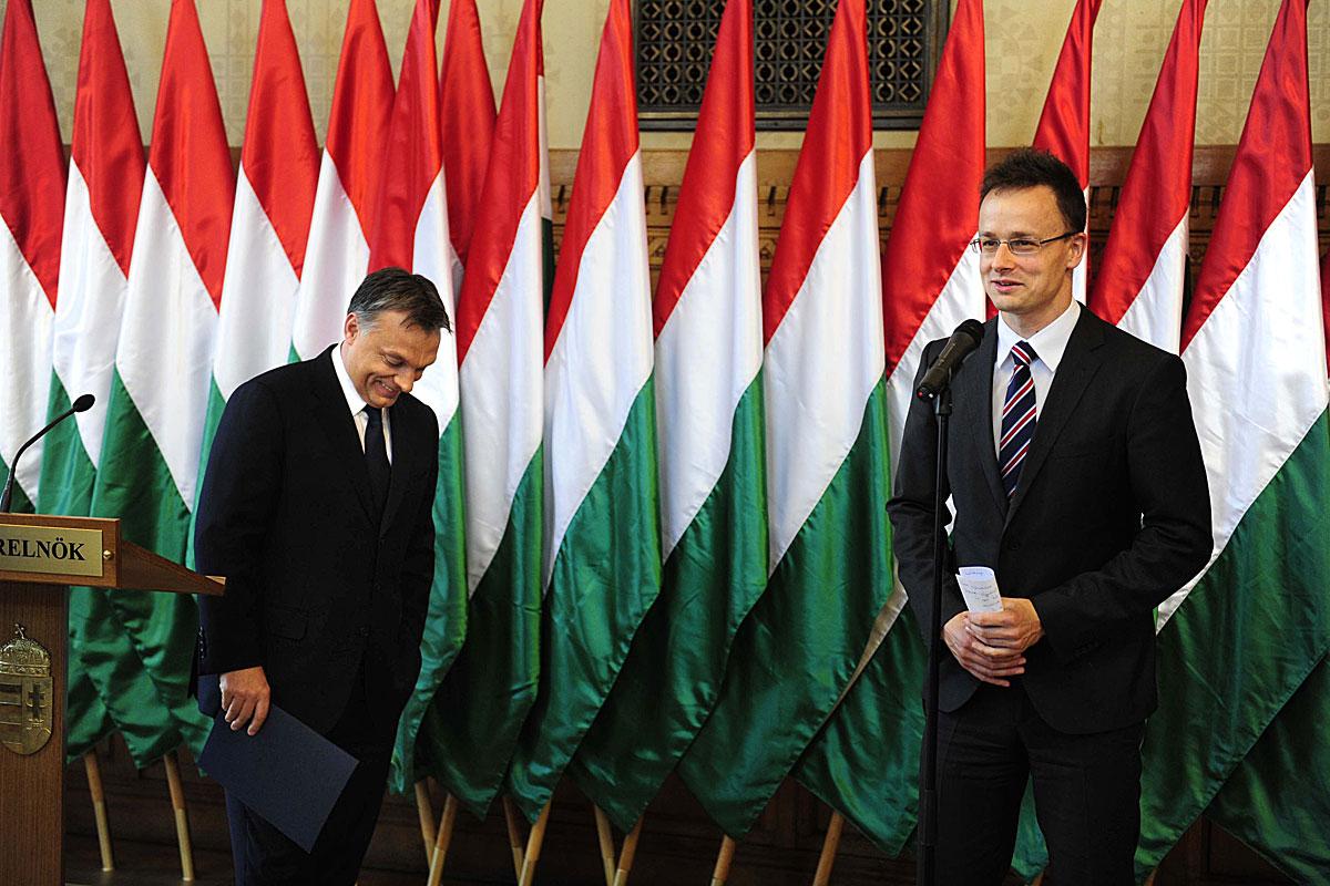 Orbán és Szijjártó egy 2011-es felvételen. A kommunikáció zűrzavaros