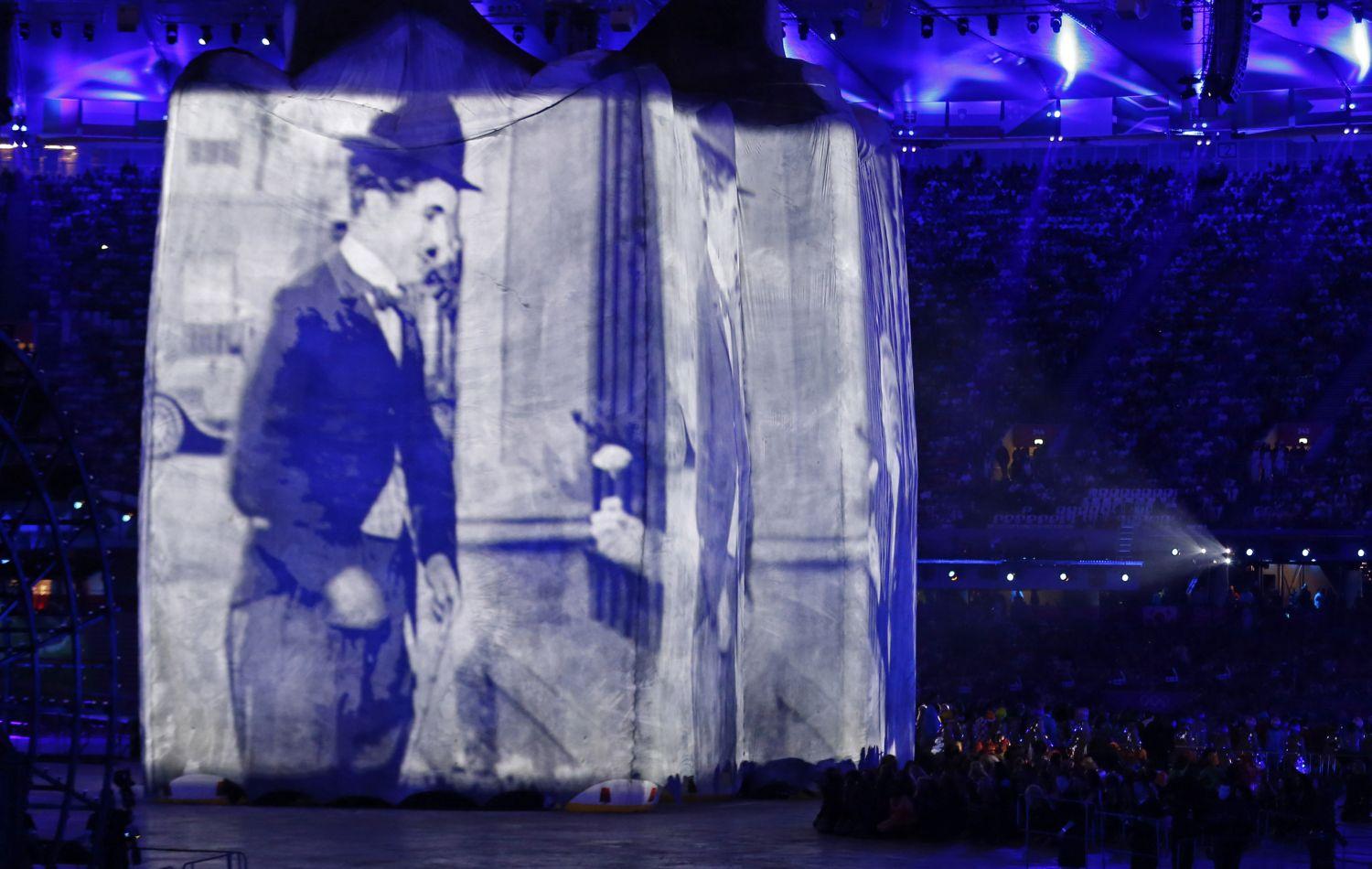 Chaplin-kép a londoni olimpiai megnyitójáról. Az ártatlanság sem érdekelte, ha a vágyairól volt szó