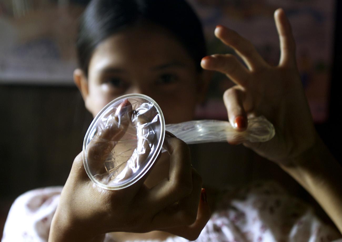 Kambodzsa a csendes-óceáni térség leginkább HIV-sújtotta országa, ahol a prostutuáltak csaknem fele fertőzött a halálos vírussal