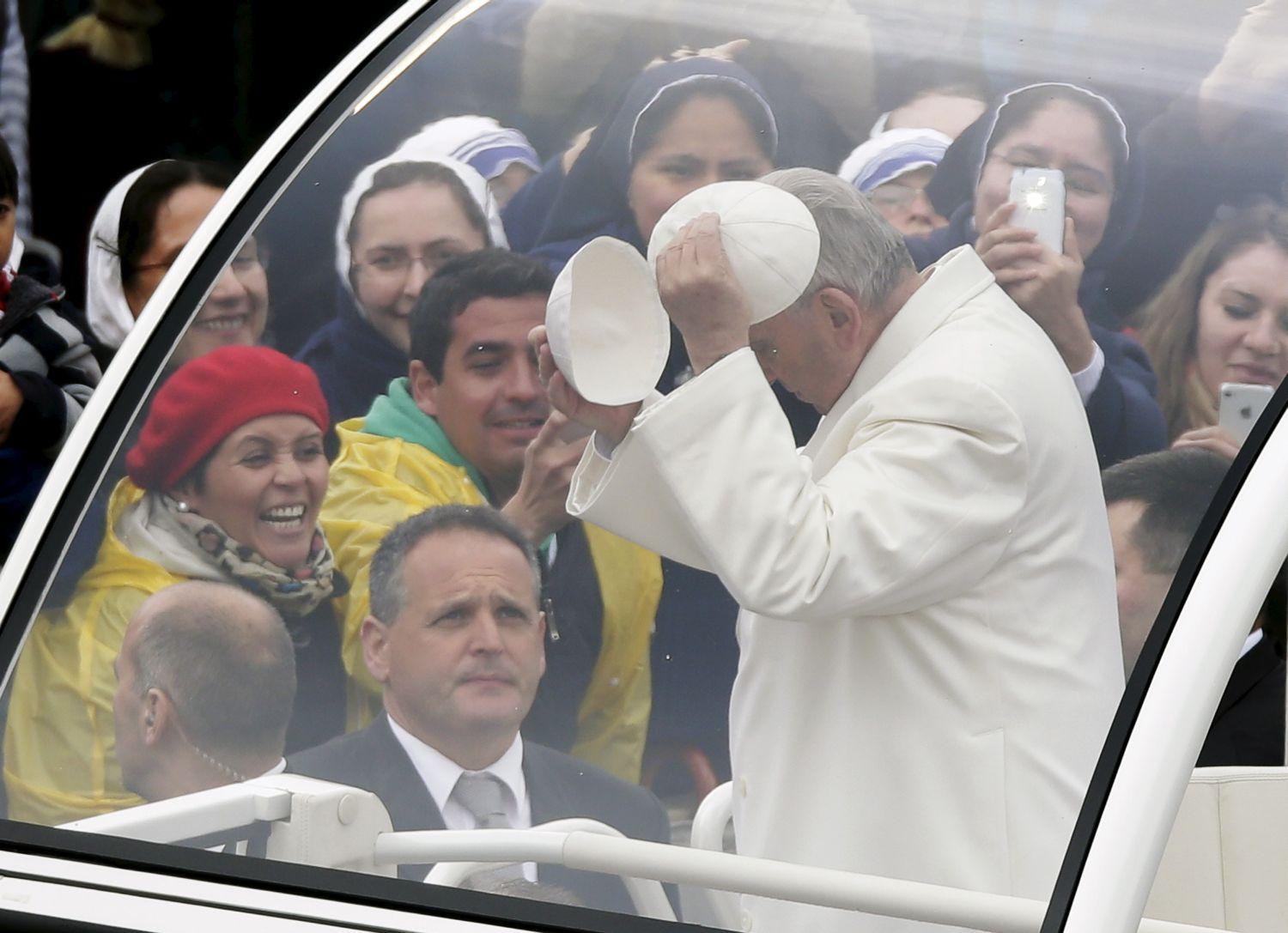 Hivatalos közlések szerint ötvenezren látták a pápát