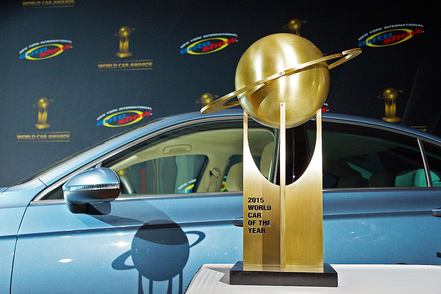 A Mercedes C osztály kapta az Év Világautója díjat, a SsangYong Rodiusnak jutott a legrondábbnak járó cím