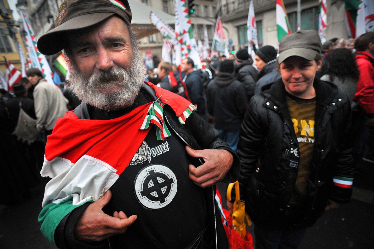 Jobbikos tüntetők 2011-ben. Még a szélsőjobboldali színtéren is példátlan