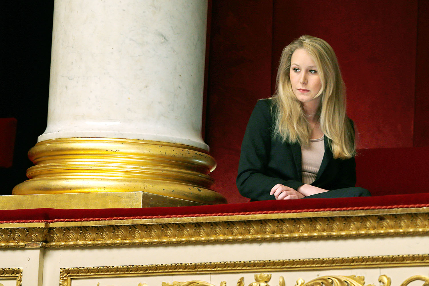 Marion Maréchal-Le Pen a Nemzetgyűlésben. Az unokahúg konzervatívabb, mint a nagynénje.