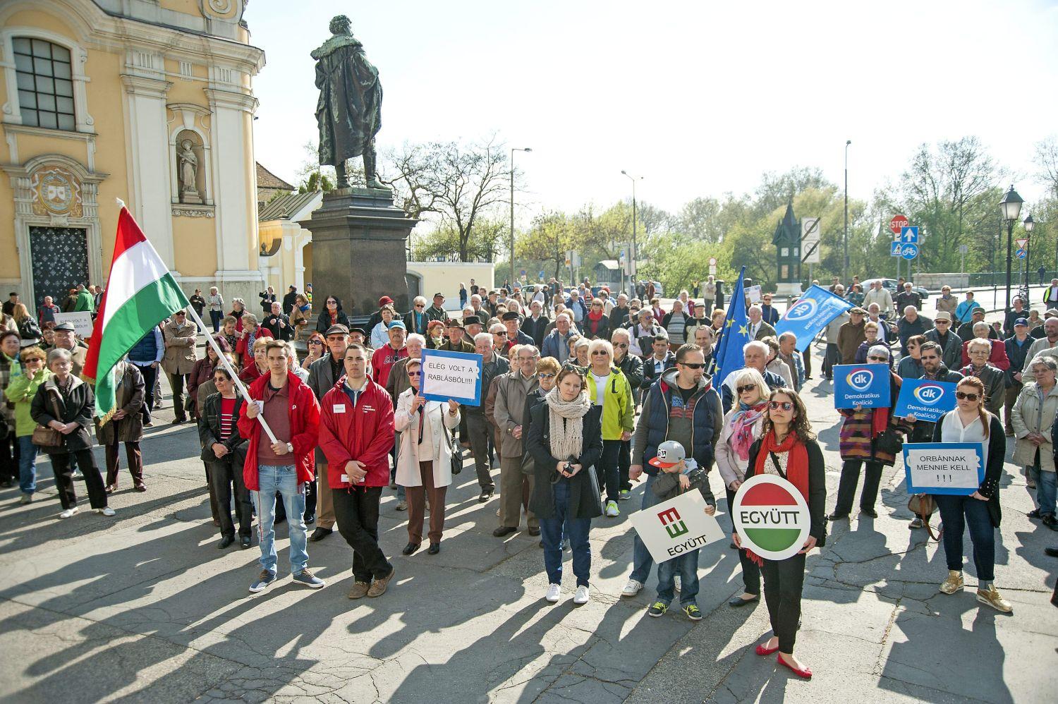 Egyen-transzparensek Győrben