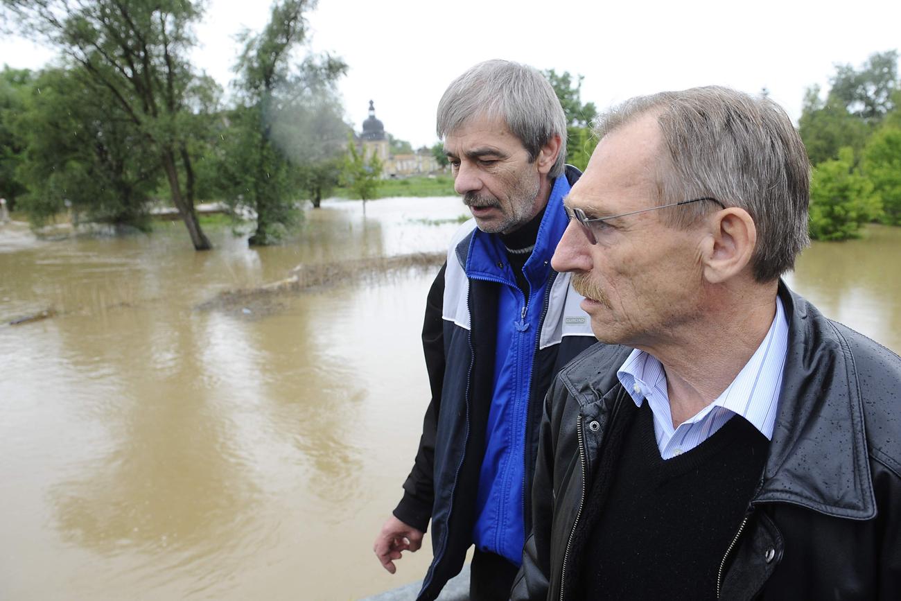 Molnár Pintér Sándor belügyminiszterrel a 2010-es árvíz idején. Több pénz nem jutott