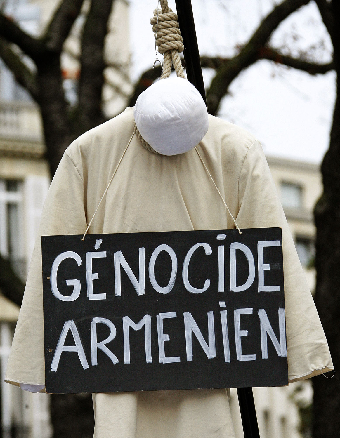 Franciaországi örmények emlékez(tet)nek a népirtásra 2006-ban, Párizsban
