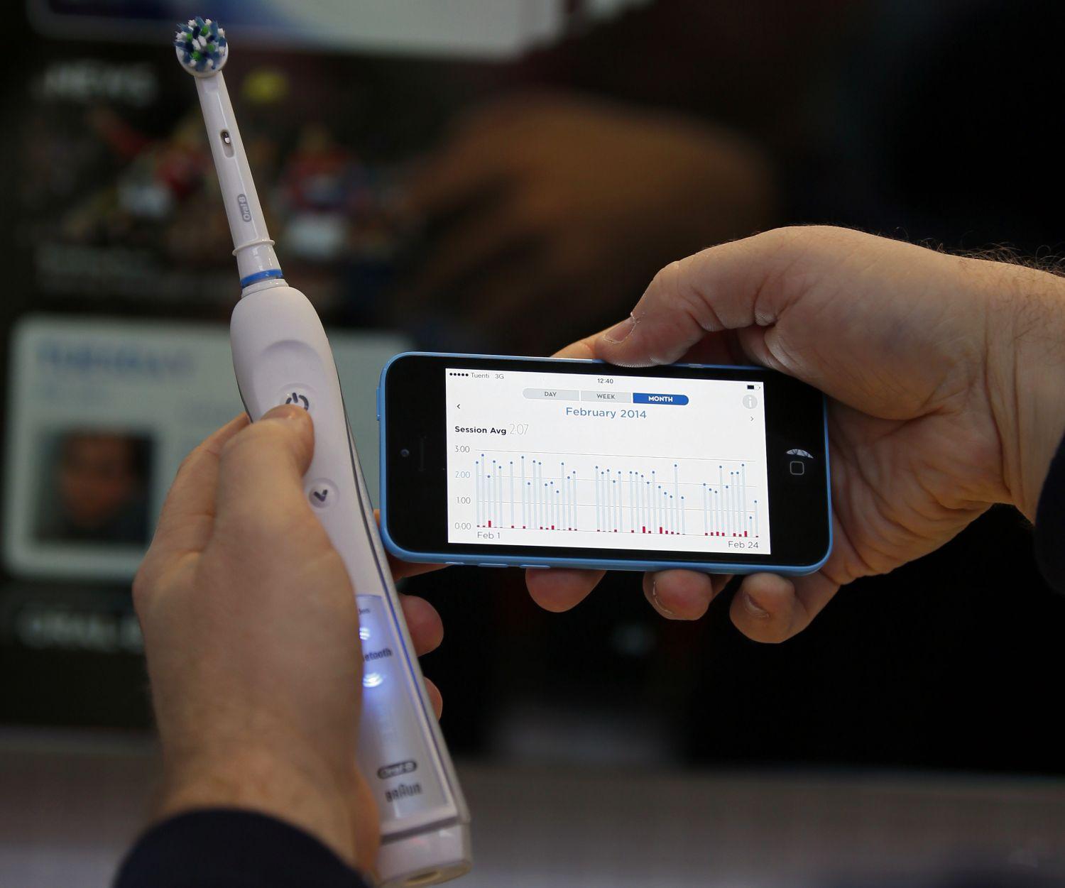 Az Oral-B okos fogkeféje a 2014-es barcelonai Mobil Világkongresszuson: lassan már helyettünk mos fogat