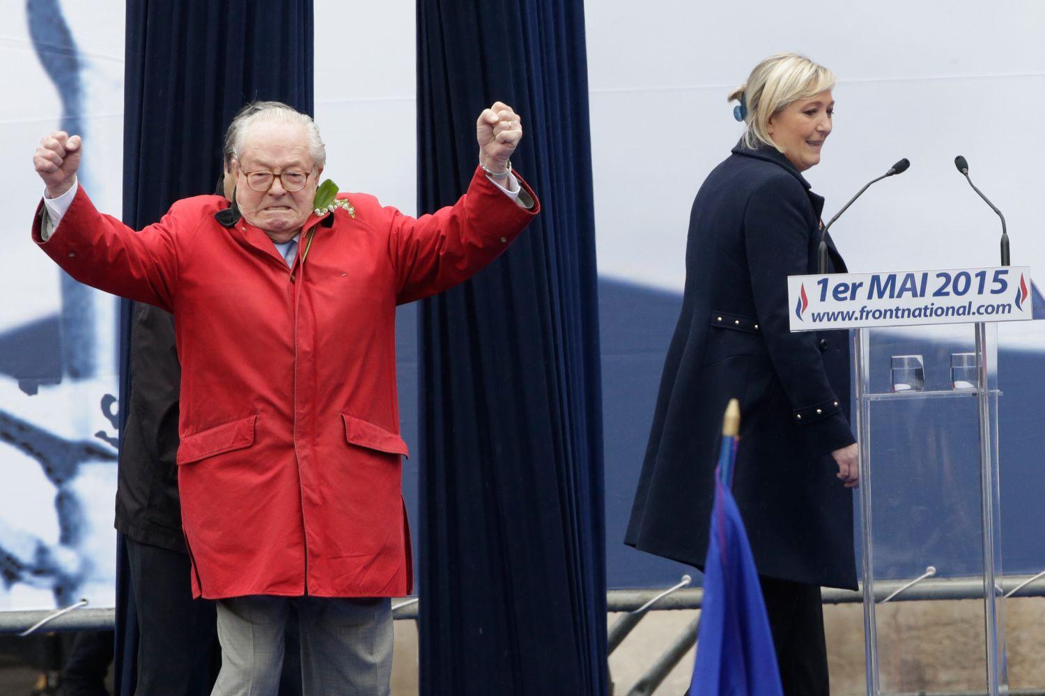 Le Pen rá sem nézett a lányára, csak magát ünnepeltette