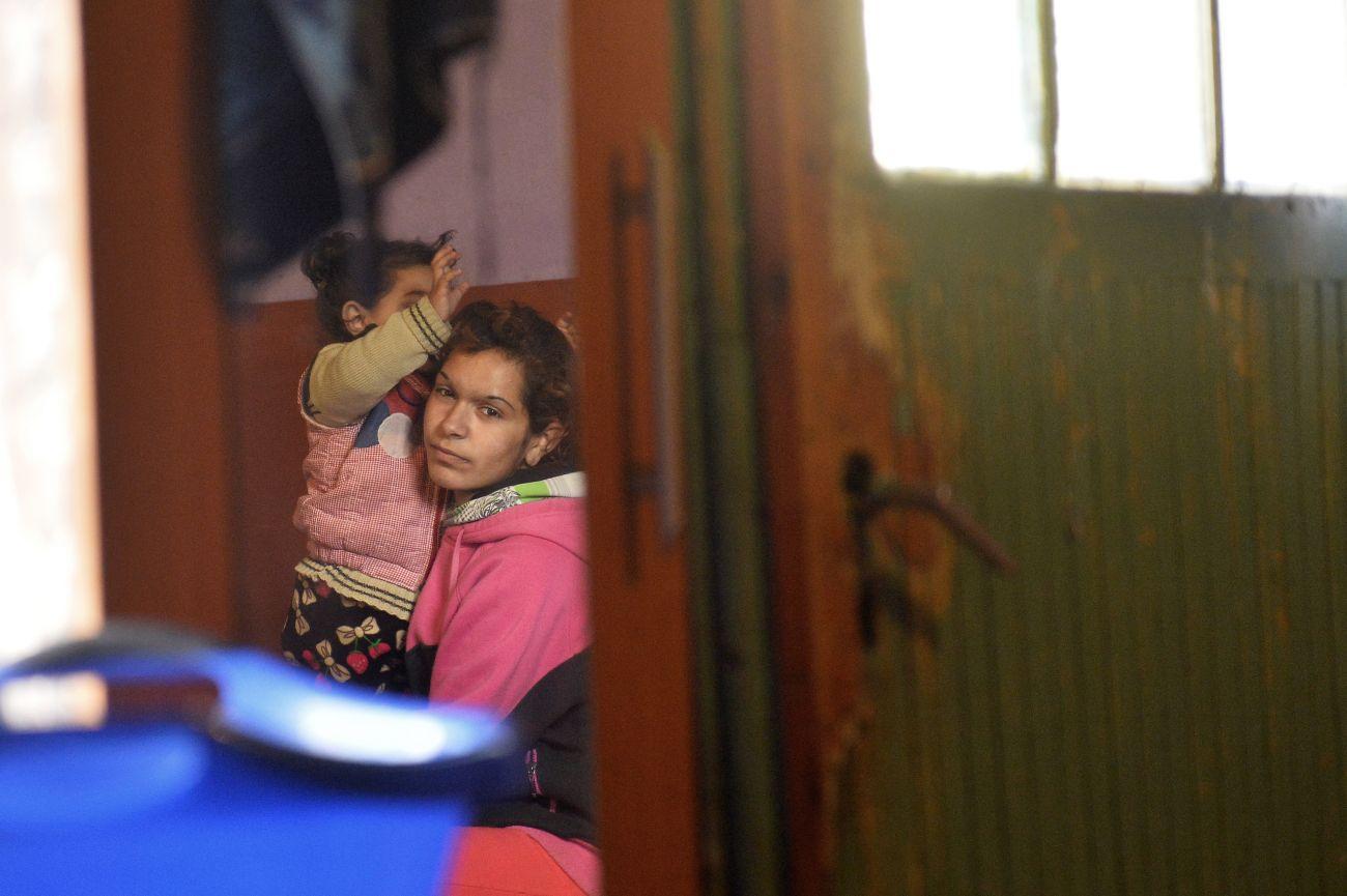 Roma kislány és édesanyja a szlovákiai Feketebalogban (Cierny Balog). Rendszeres helyzetjelentést kérnek a jogvédő szervezetektől