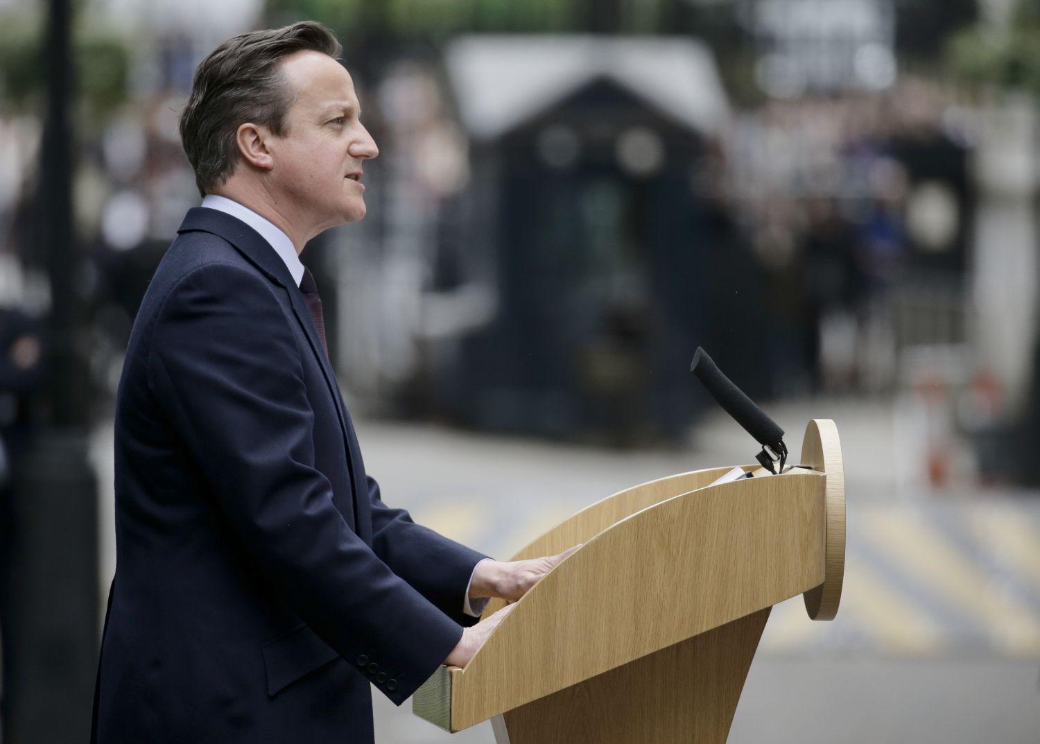 David Cameron a Downing Street 10 előtt jelentette be az új kormány megalakítását 
