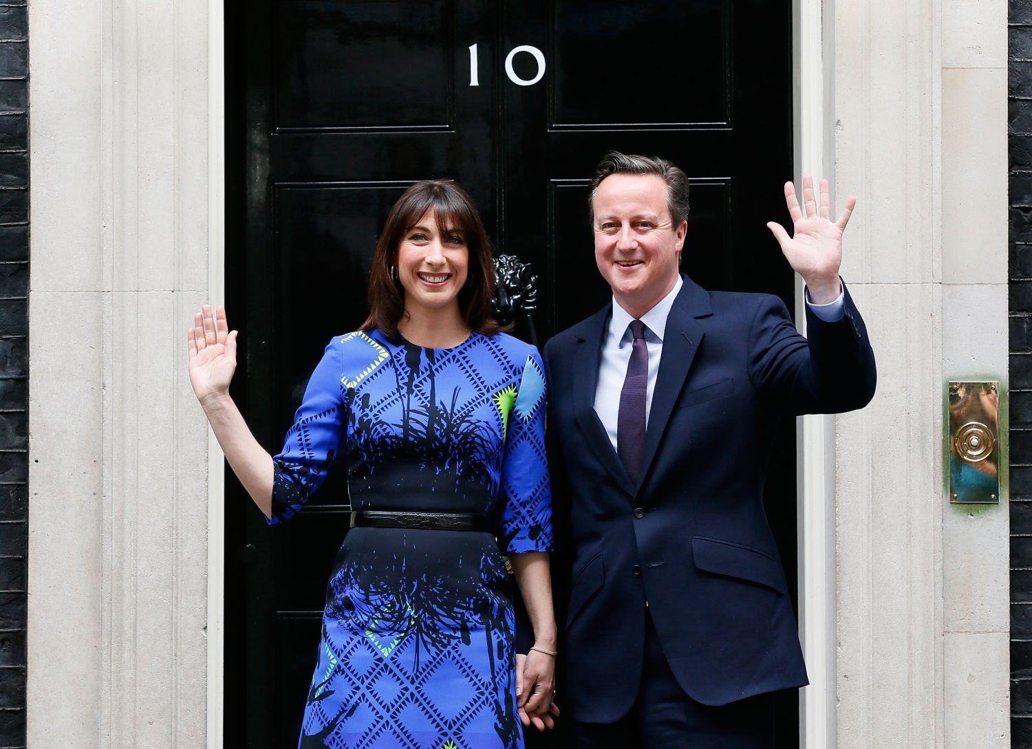 David Cameron és felesége a Downing Street 10-ben