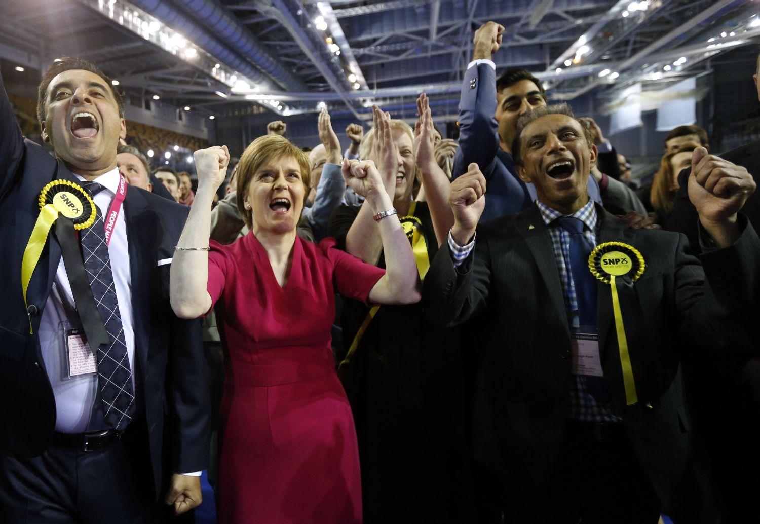 Nicola Sturgeon öröme a Skót Nemzeti Párt glasgowi eredményváróján