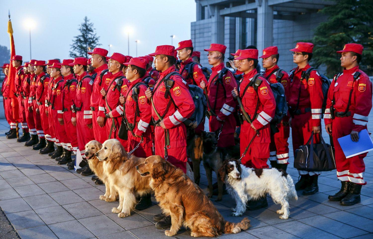 A kínai mentőcsapat Katmanduba készül 