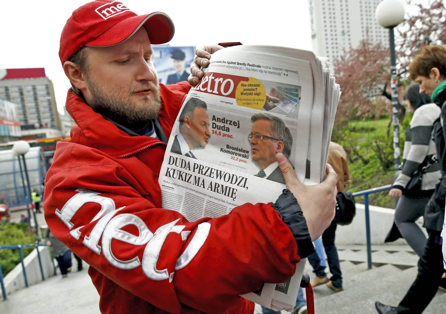 Andrzej Duda és Bronislaw Komorowski: a címlapra kerültek