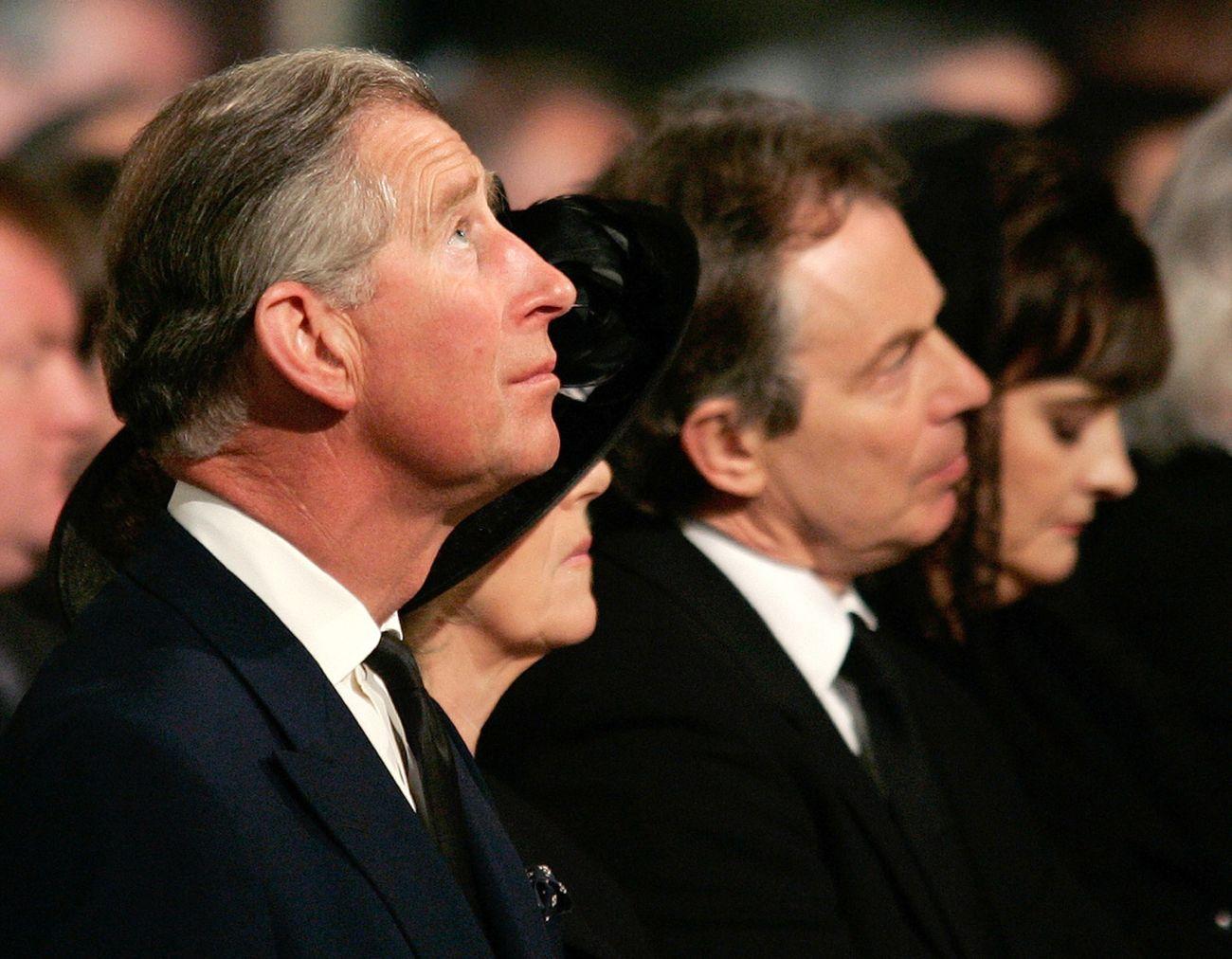 Károly és Blair 2005-ben egy II. János Pálra emlékező londoni gyászszertartáson. Ha nem volt elégedett, írt még egy levelet