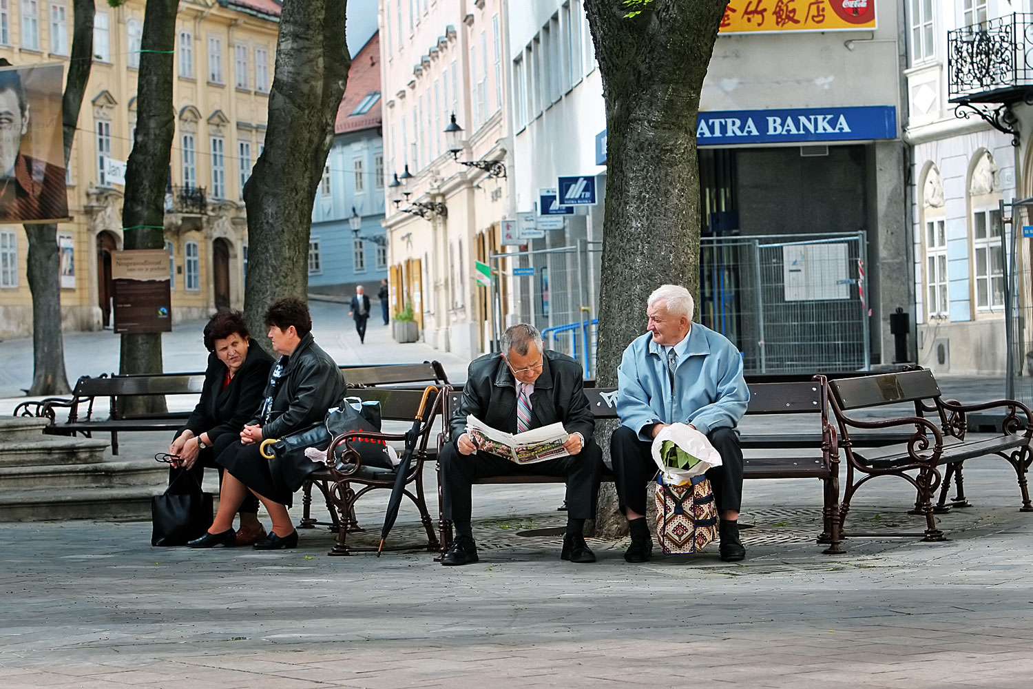 Nyugdíjasok Pozsonyban. A fiatalok jelentős része a kivándorlást választja