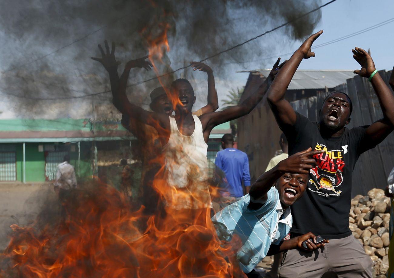 Bujumburában égnek a barikádok