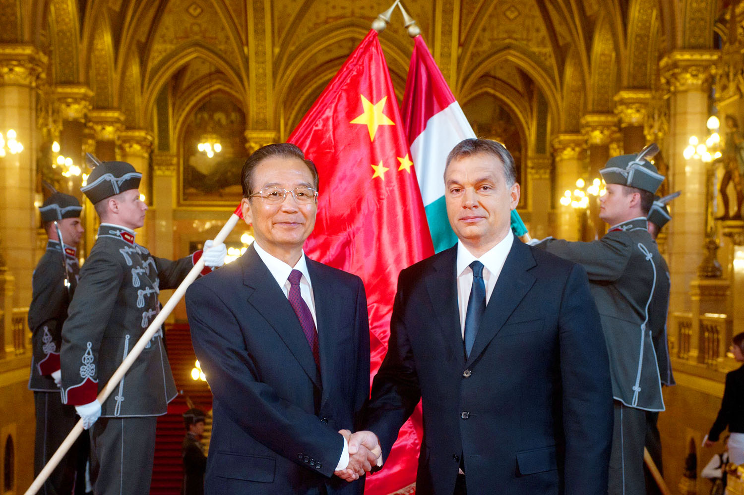 Orbán Viktor és Ven Csia-pao akkori kínai kormányfő 2011-ben, a hitelkeret-megállapodás megkötésekor