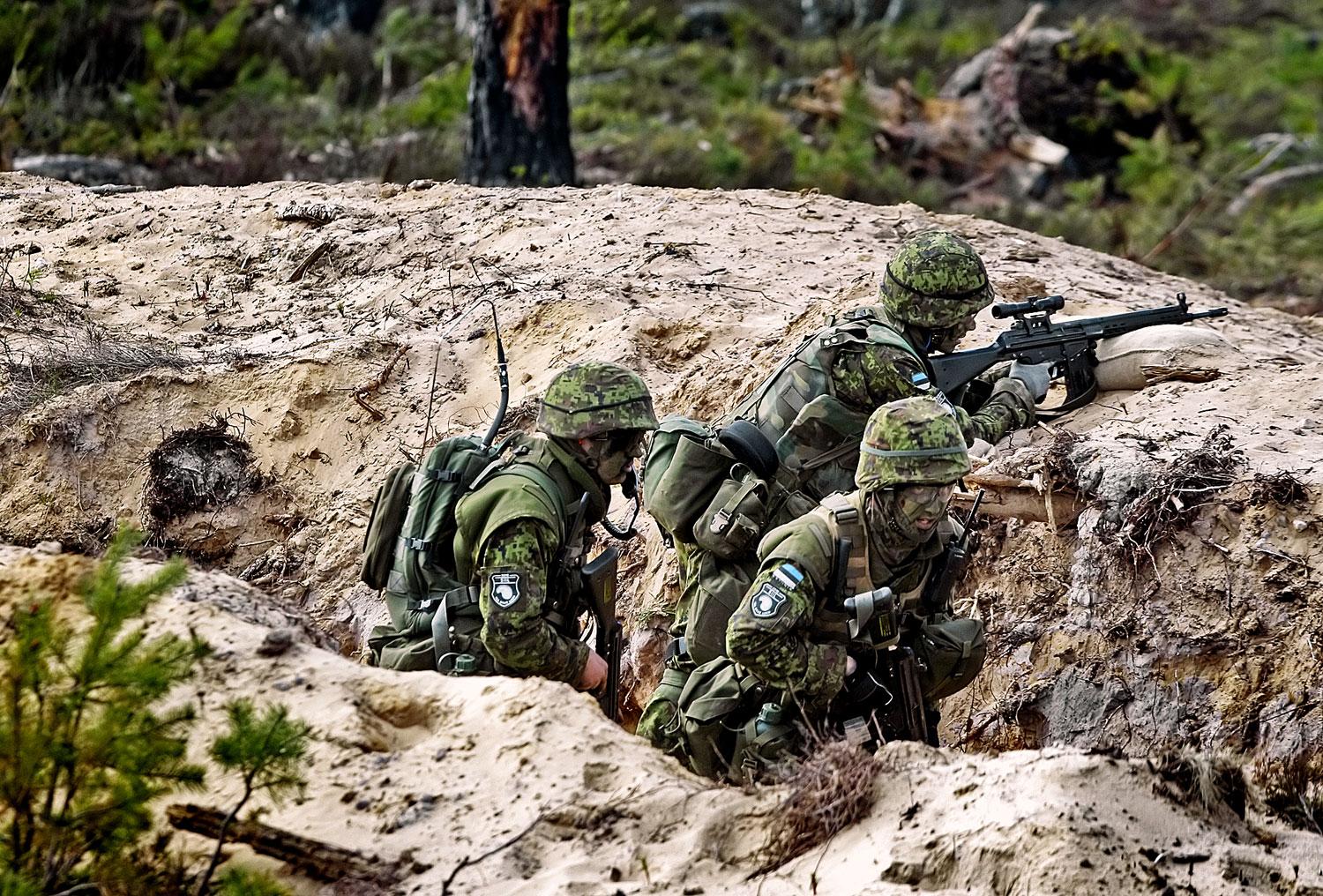 Észt katonák NATO-gyakorlaton