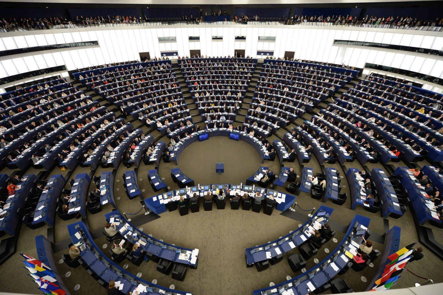 Képviselők szavaznak az EP délelőtti plenáris ülésén május 19-én Strasbourgban. A délutáni plenáris ülésen a magyarországi helyzet megvitatására is sor kerül Orbán Viktor miniszterelnök részvételével