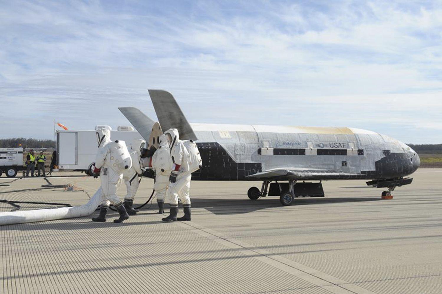 Az X-37B a Vandenberg légitámaszponton 2014 októberében, 22 hónapos titkos küldetés után