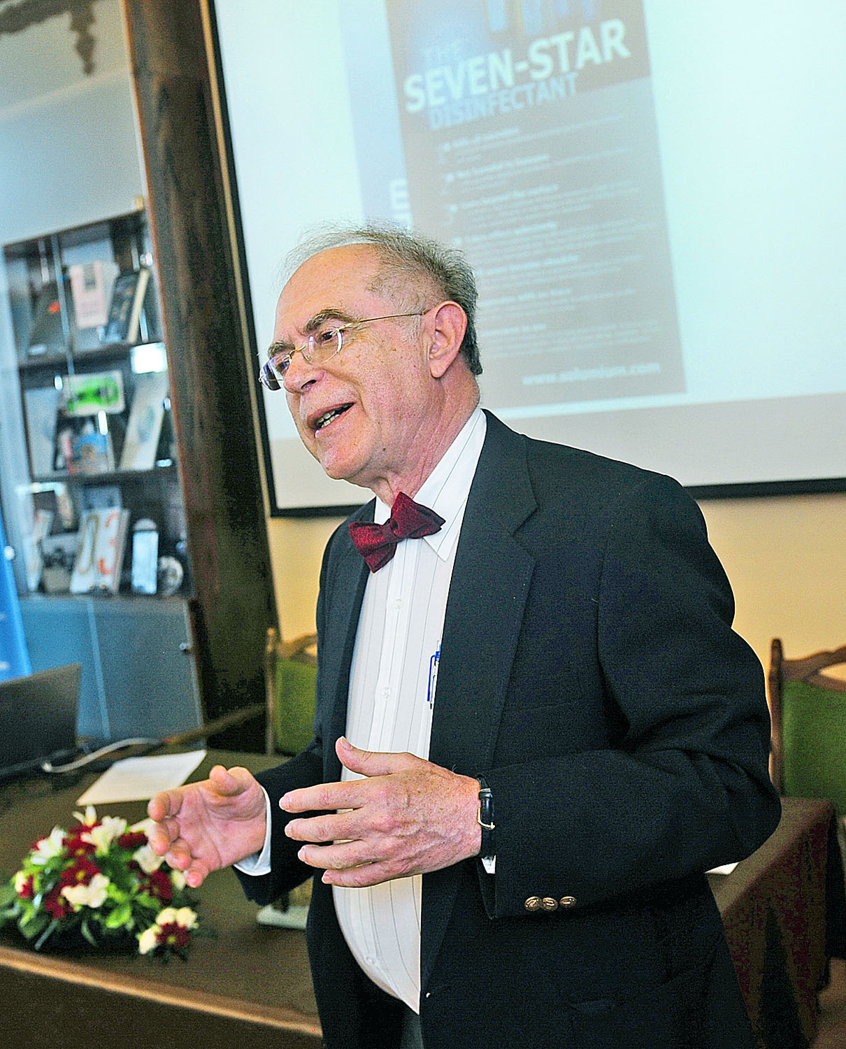 A Széchenyi-díjas Noszticzius Zoltán a Föld legégetőbb kihívásaira válaszoló kiemelkedő megoldásoknak járó svéd díjat is megkapta
