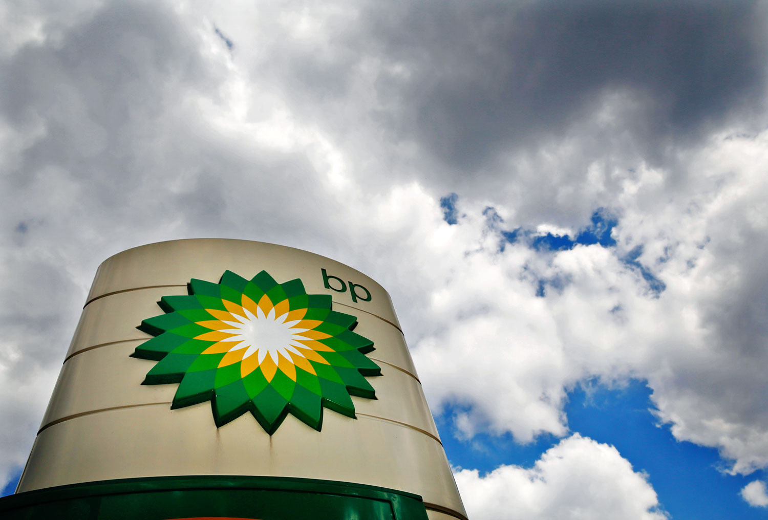 Viharfelhők gyülekeznek a BP fölött, de a brit állam odaáll az energiakonszern mögé