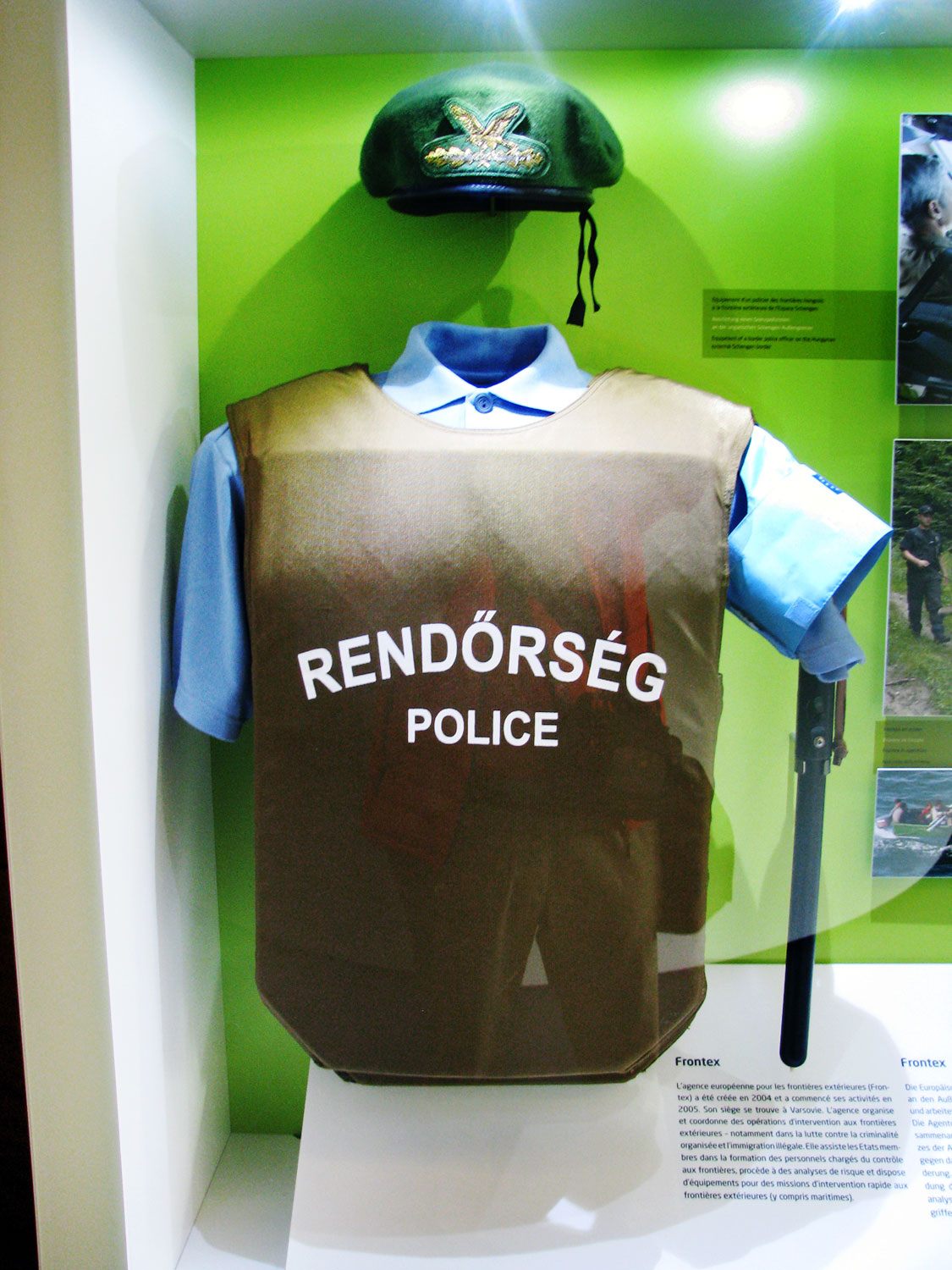 A múzeumban viszont rendőrpajzzsal is megjelenünk