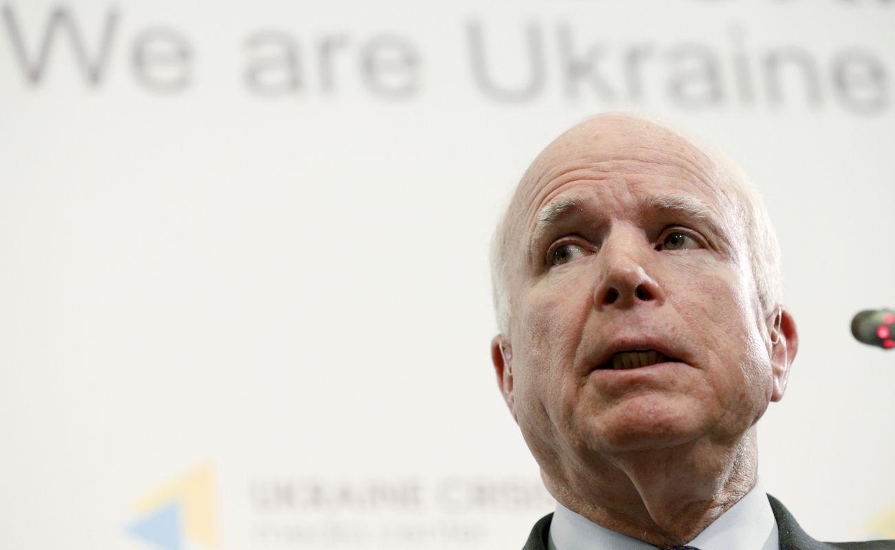 McCain szombaton Kijevben. Hathatós segítséget nyújtani kötelesség
