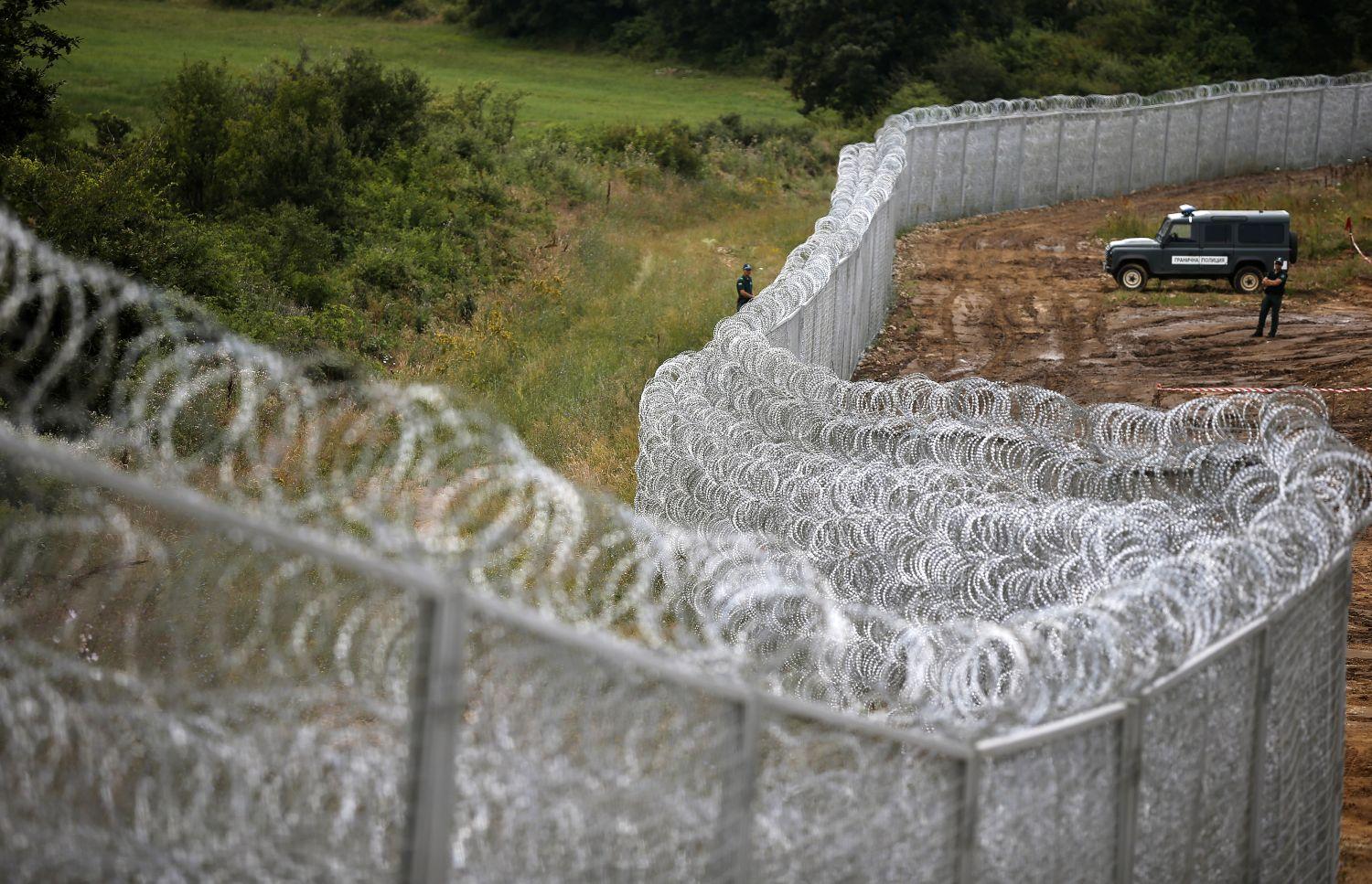 A minta: szögesdrót-kerítés a bolgár-török határon