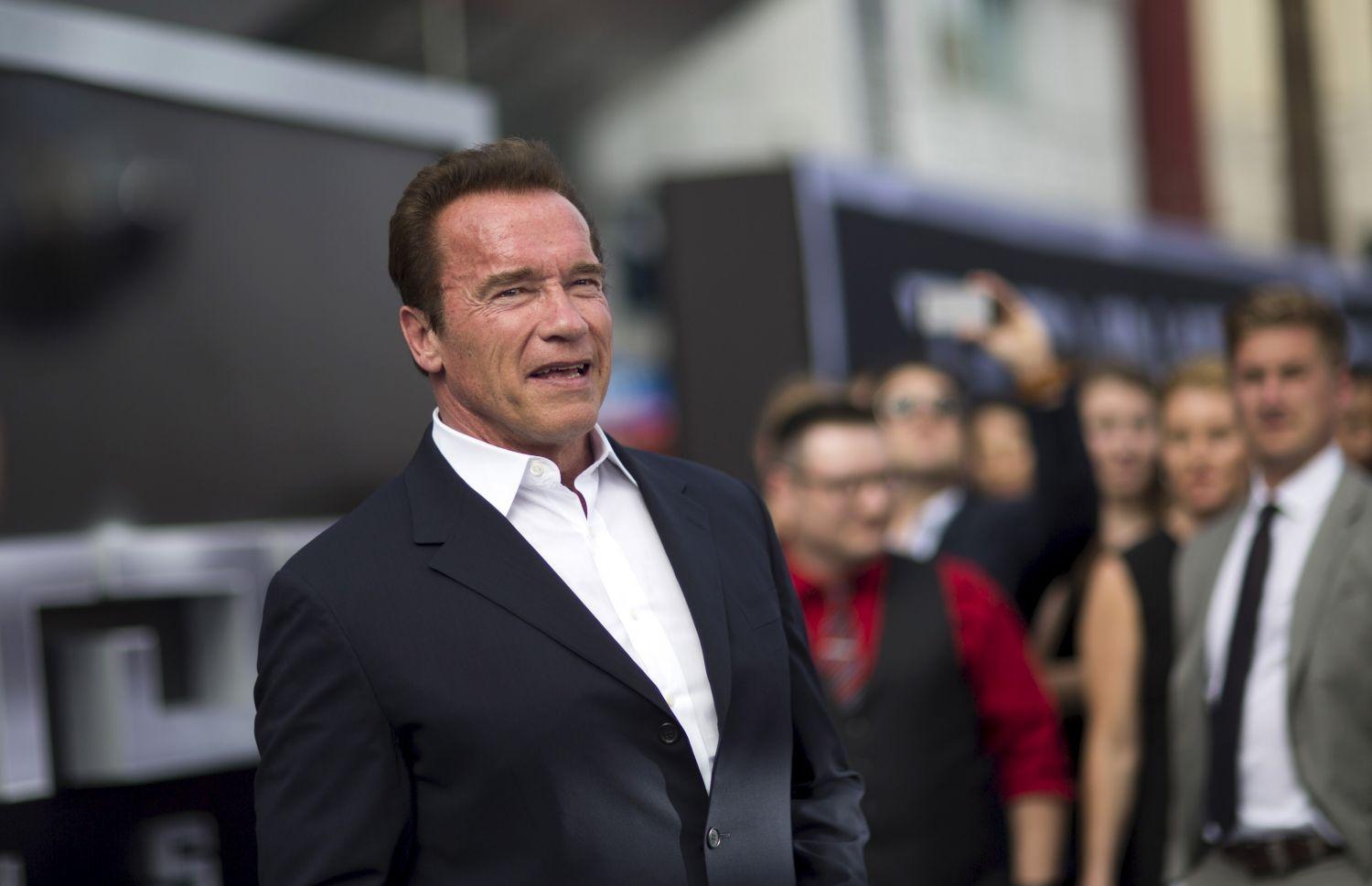 Arnie bácsi pózol a Terminátor hollywoodi premierjén