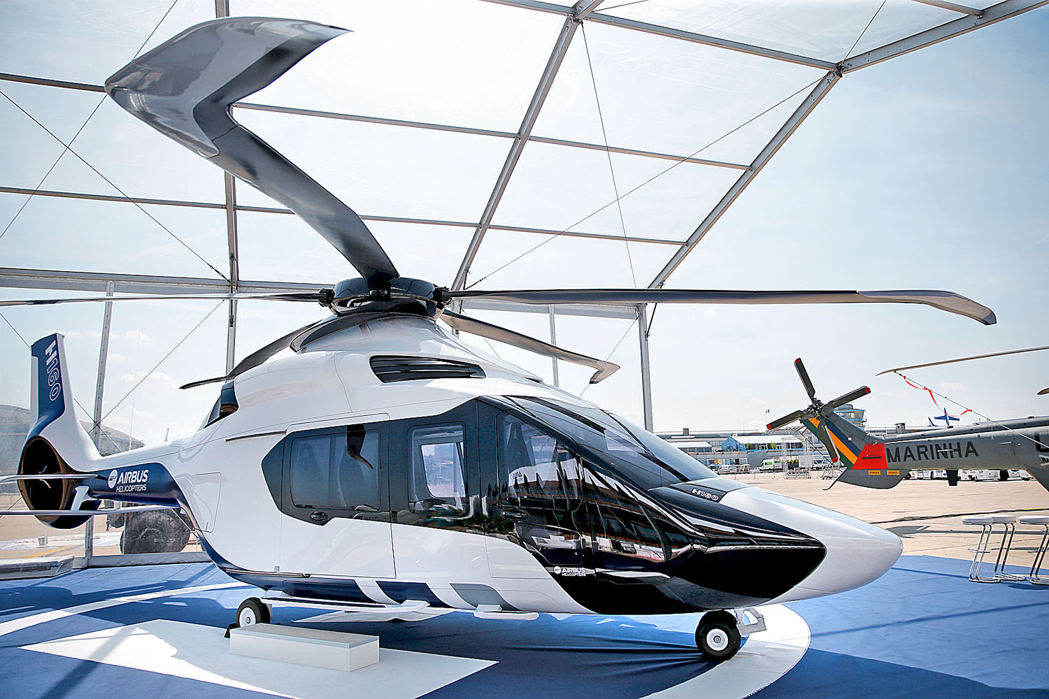 A H106-os az első teljesen kompozitból készült helikopter
