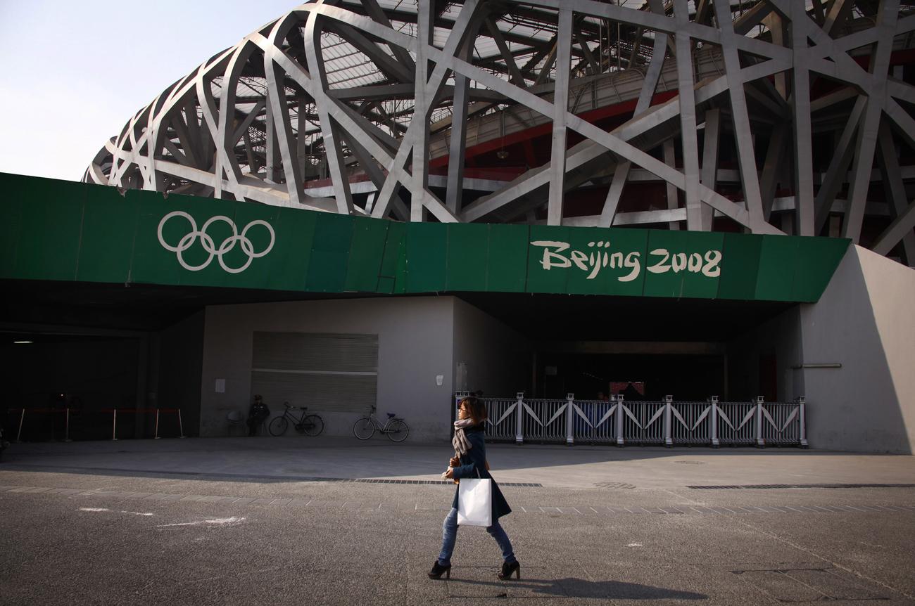 Négy évvel később, 2012-ben a pekingi olimpia megnyitójának és záró ceremóniájának a színhelyén, a Madárfészekként emlegetett atlétikai stadionnál. A funkció megmaradt, a díszlet egy kicsit megkopott