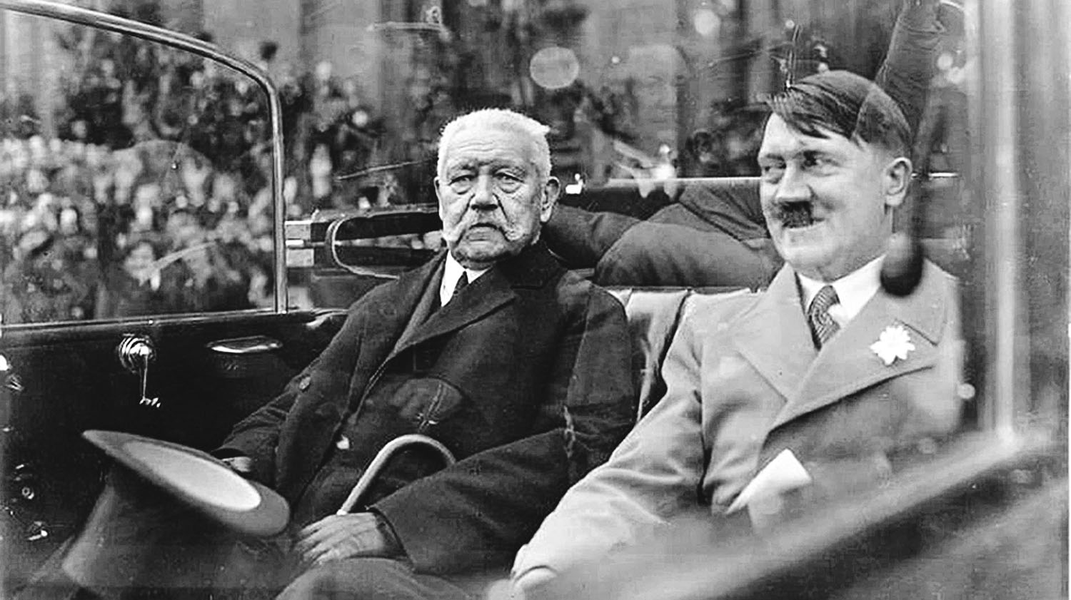 Összenő, ami összetartozik: a konzervatív Hindenburg és a náci Hitler egymás oldalán
