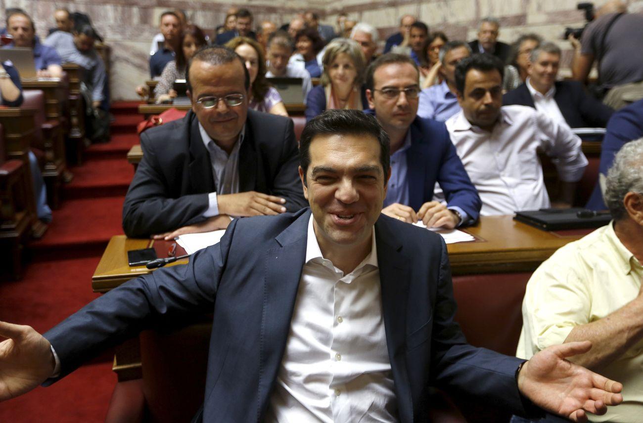 Ciprasz szerdán a Sziriza parlamenti frakcióülésén. Egységkormány és új választás is jöhet