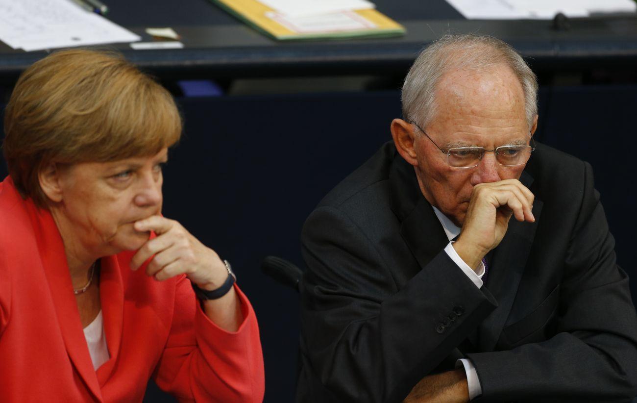 Merkel és Schäuble pénteken a parlamentben. Felelőtlenség lenne