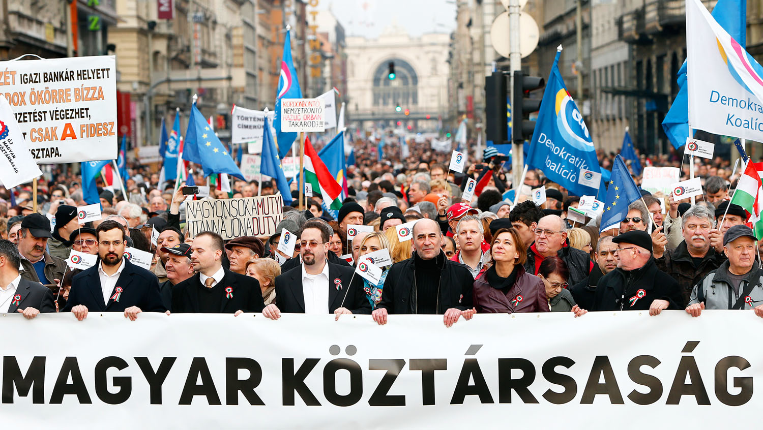 A rendszerbontó népszavazást kezdeményező civilek március 15-i demonstrációja Budapesten