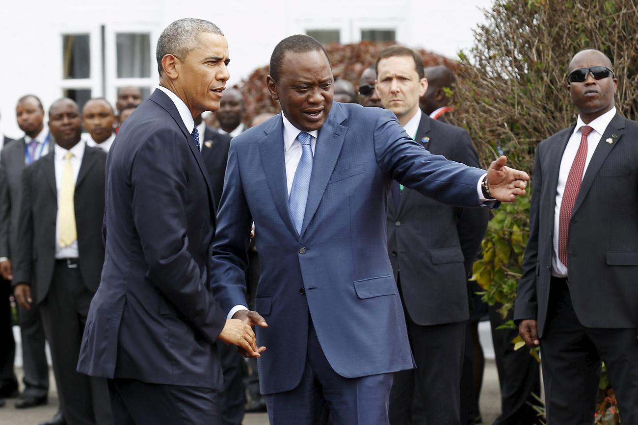 Kézfogás Kenyattával. Tavaly decemberig a személyes találkozó is elképzelhetetleen lett volna