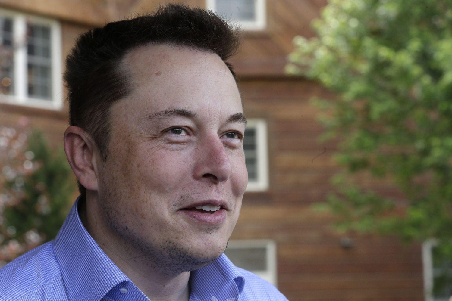 Elon Musk egy idahói technológiai konferencián július 7-én