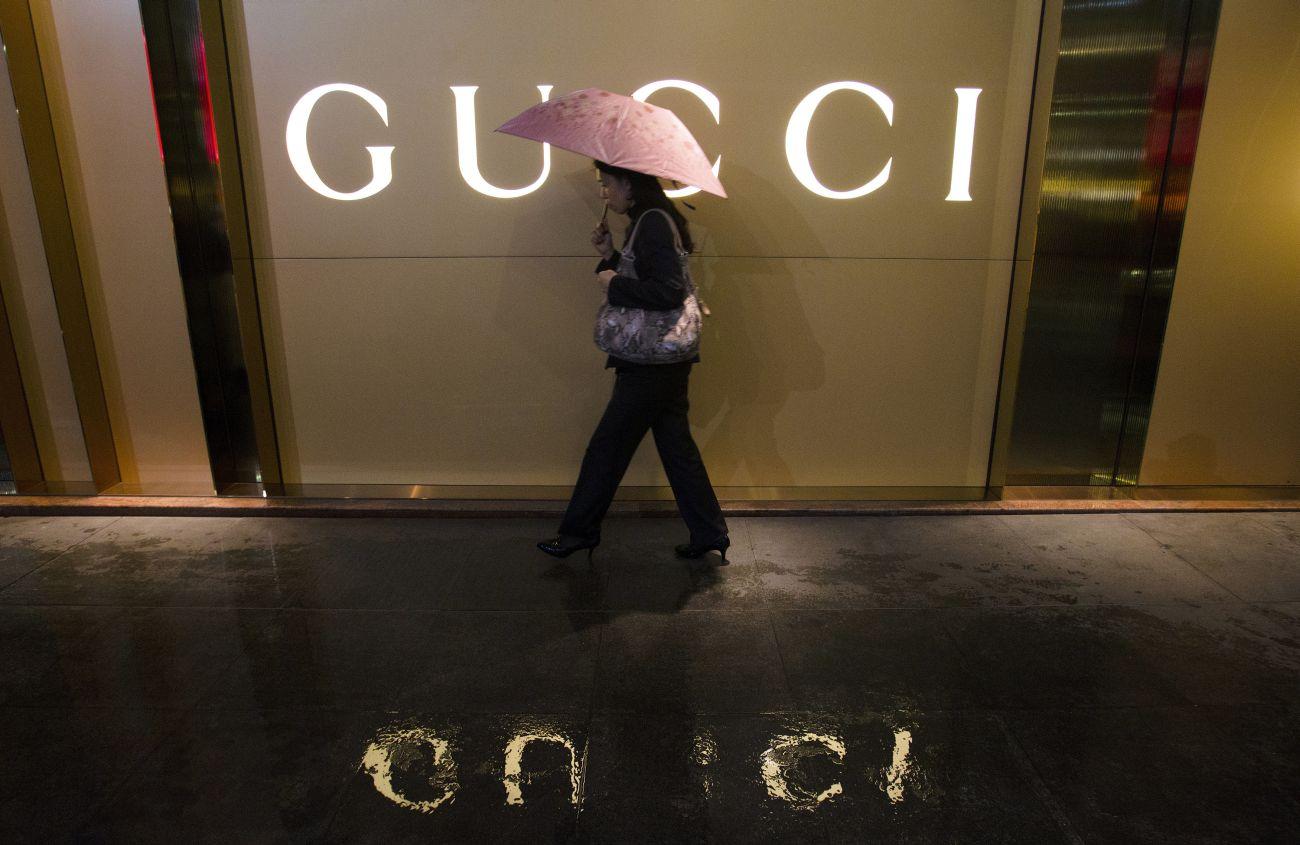 Gucci-üzlet Kantonban. Akár négyszázszor kevesebbért