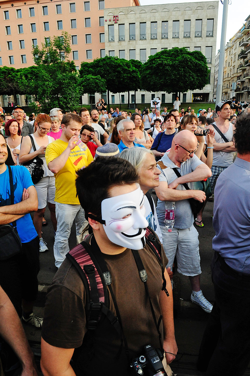 Az Origo melletti szimpátiatüntetés a Magyar Telekom székházánál