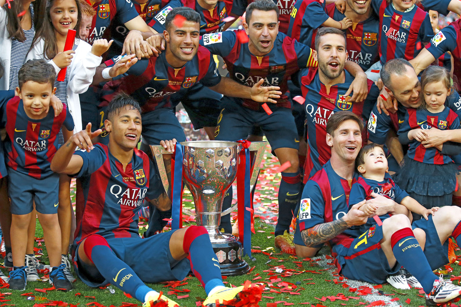 Csoportkép gyerekekkel: így ünnepelte a Barcelona a legutóbbi bajnoki címét