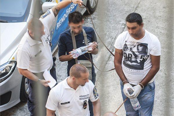 Indítványozták az őrizetbe vett három bolgár és egy afgán embercsempész előzetes letartóztatását
