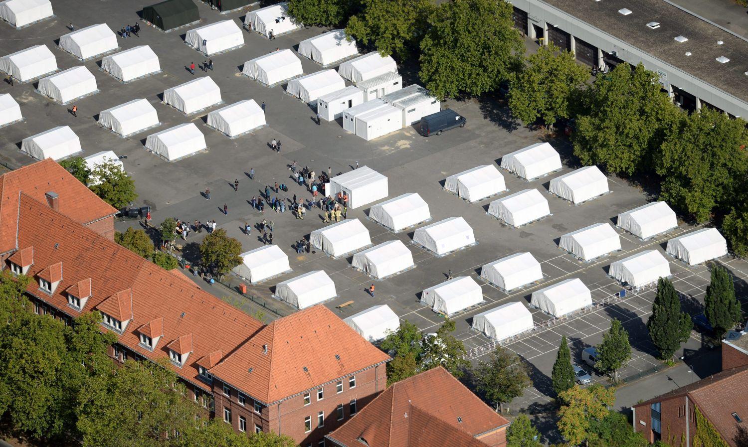 Migránsok befogadására kialakított sátortábor Berlinben. A 600 fő elszállásolására képes központba az elmúlt napokban több mint 300 menedékkérő érkezett
