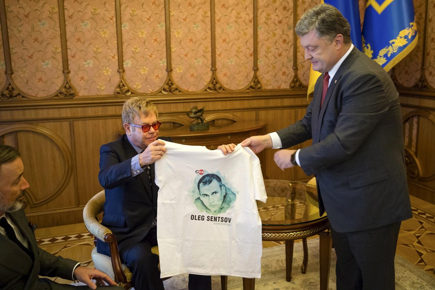 Elton John nagyobb szolidaritást vár Ukrajnától