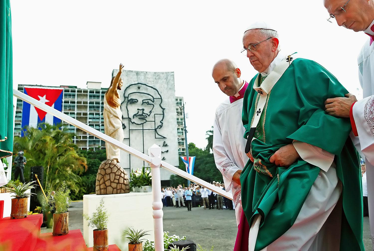 Ferenc pápa vasárnap misét celebrált a Forradalom terén