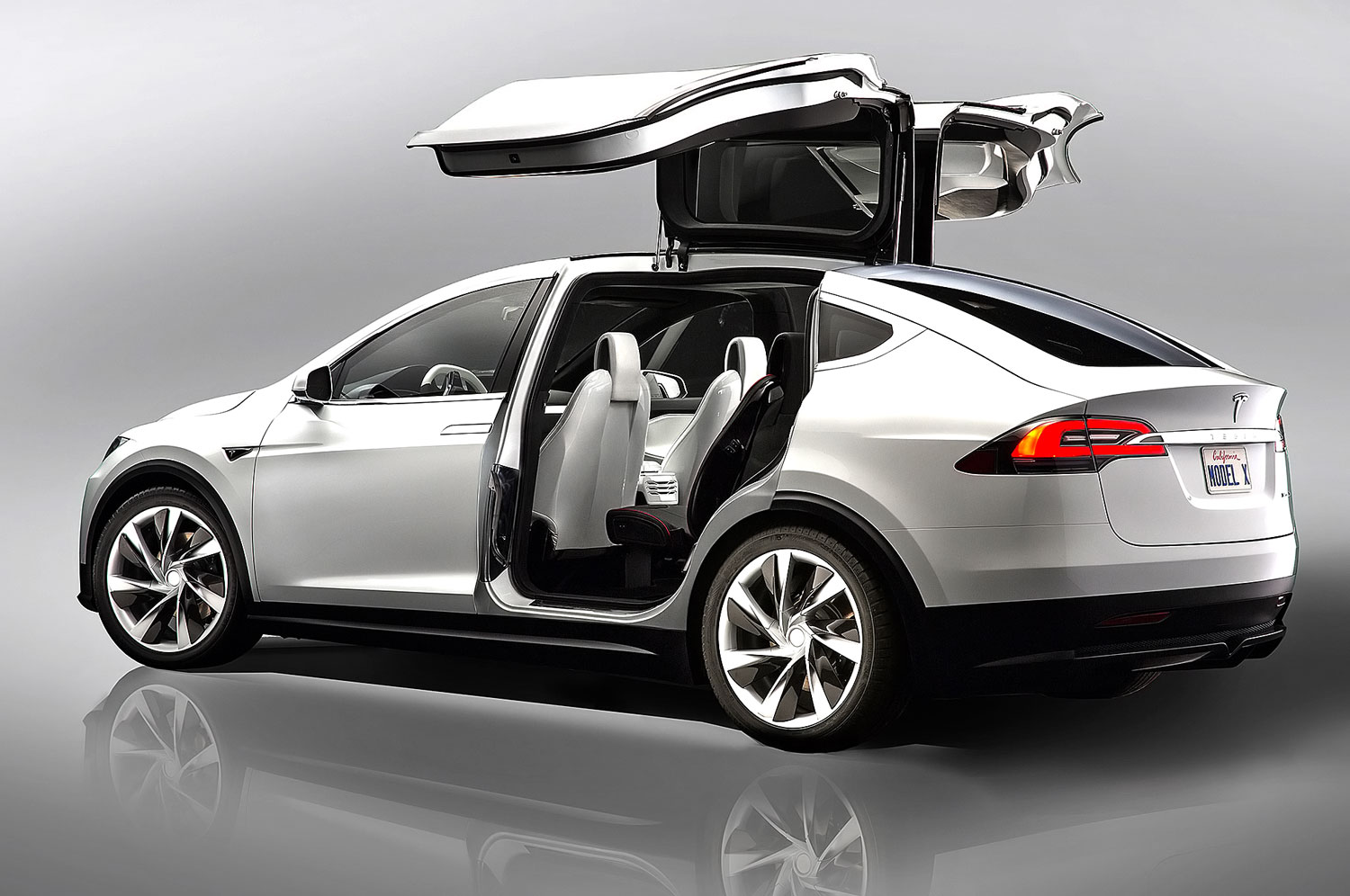 SUV lesz a következő Tesla, vagyis a 2016-os a szárnyas ajtós X