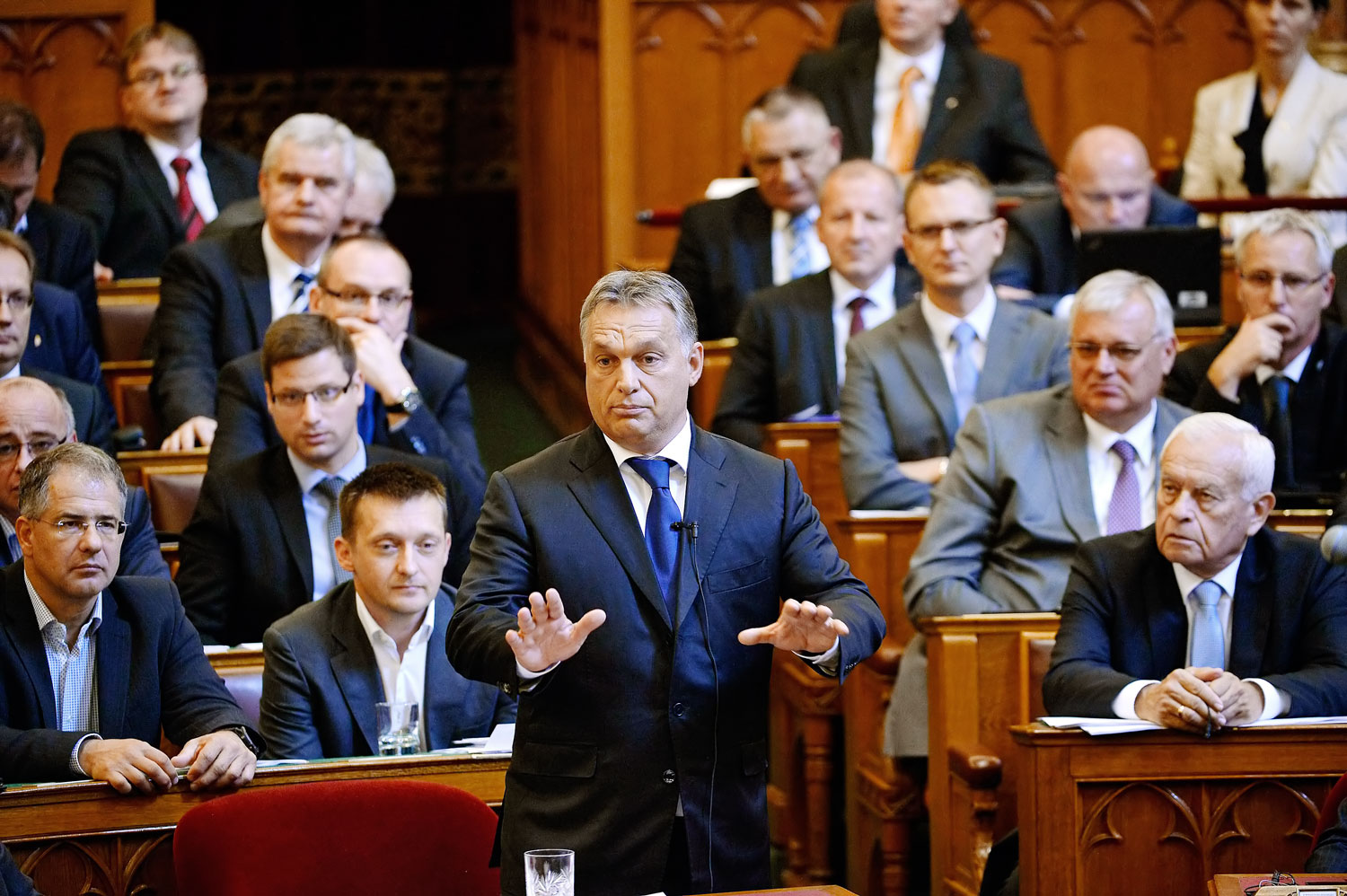 Orbán hiába hárított