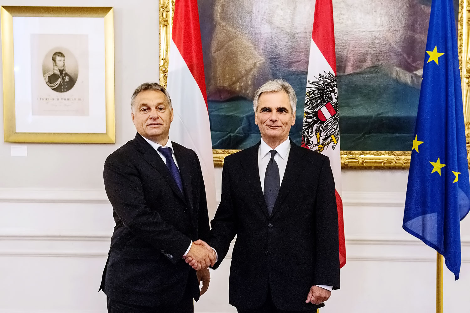 Werner Faymann és Orbán Viktor kezet fogott